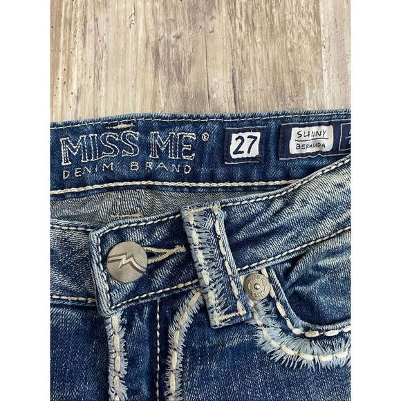 Miss Me Denim Sunny Bermuda Jean Shorts Low Rise Embroidered Women’s Sz 27 - Picture 2 of 5